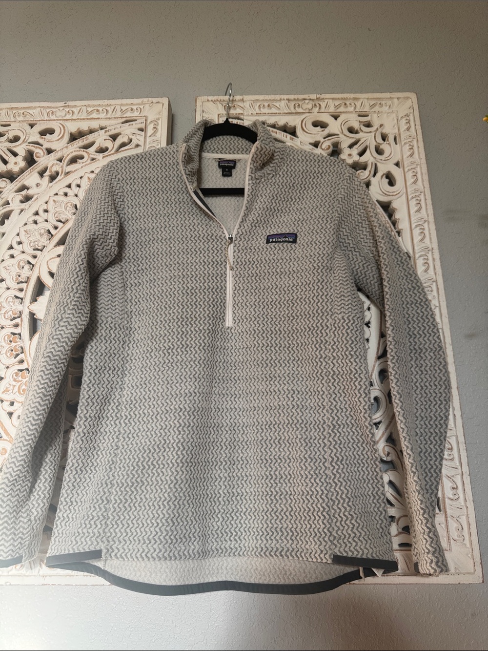 Patagonia Cream and Gray Half-Zip Fleece Pullover - Picture 10 of 10